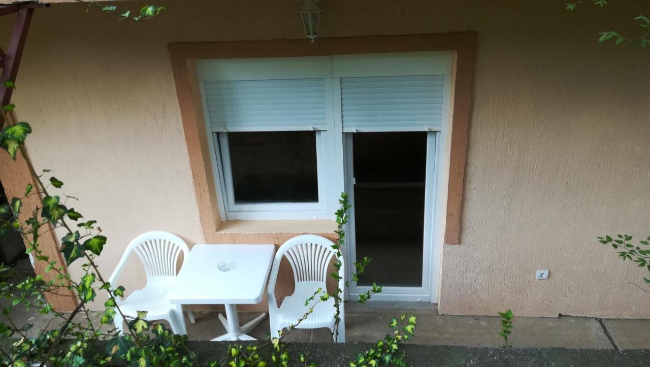 M4U Apartments Ni Esterno foto