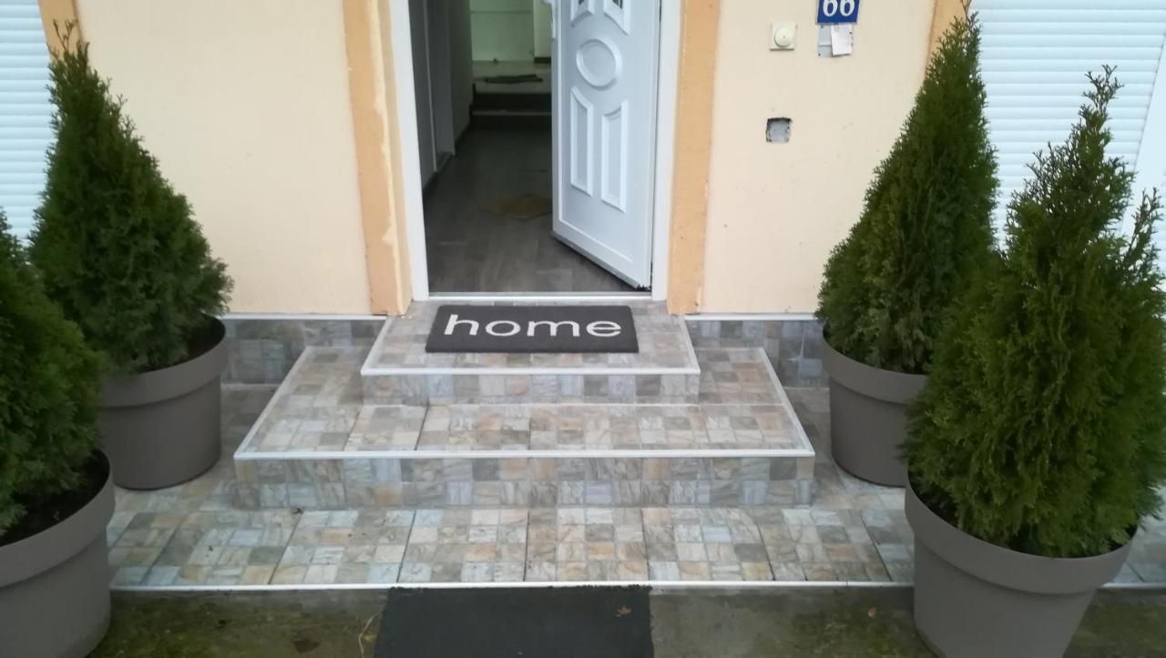 M4U Apartments Ni Esterno foto