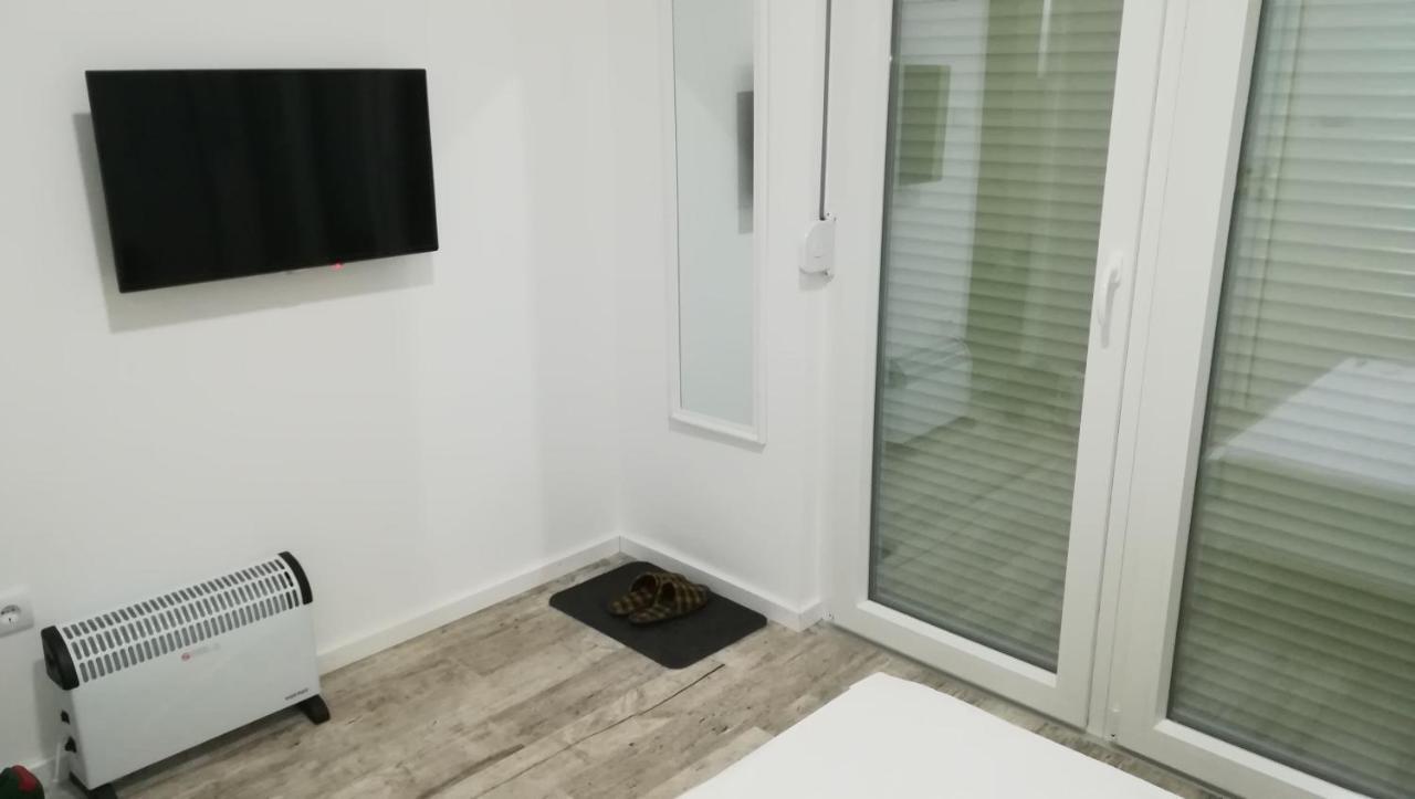 M4U Apartments Ni Esterno foto