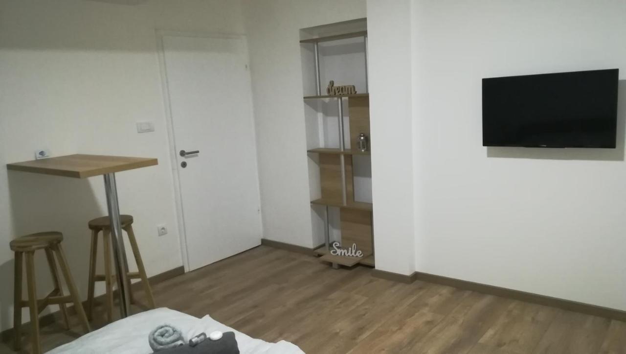 M4U Apartments Ni Esterno foto