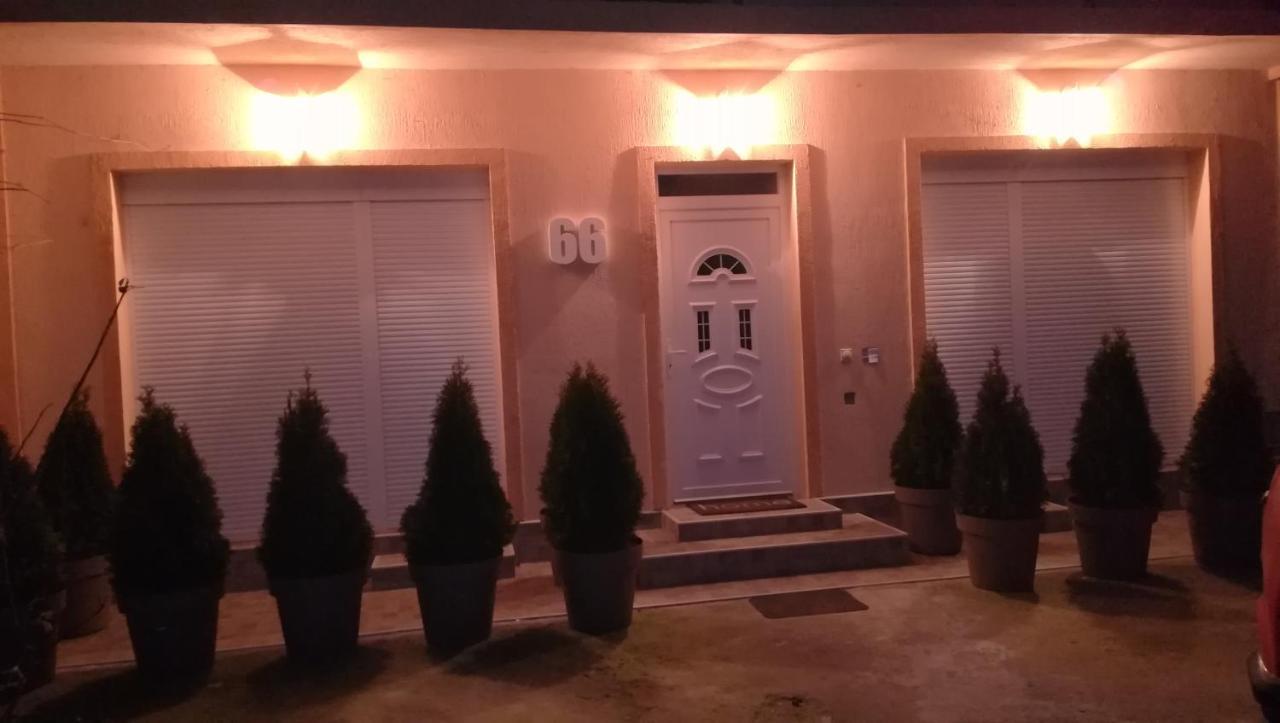 M4U Apartments Ni Esterno foto